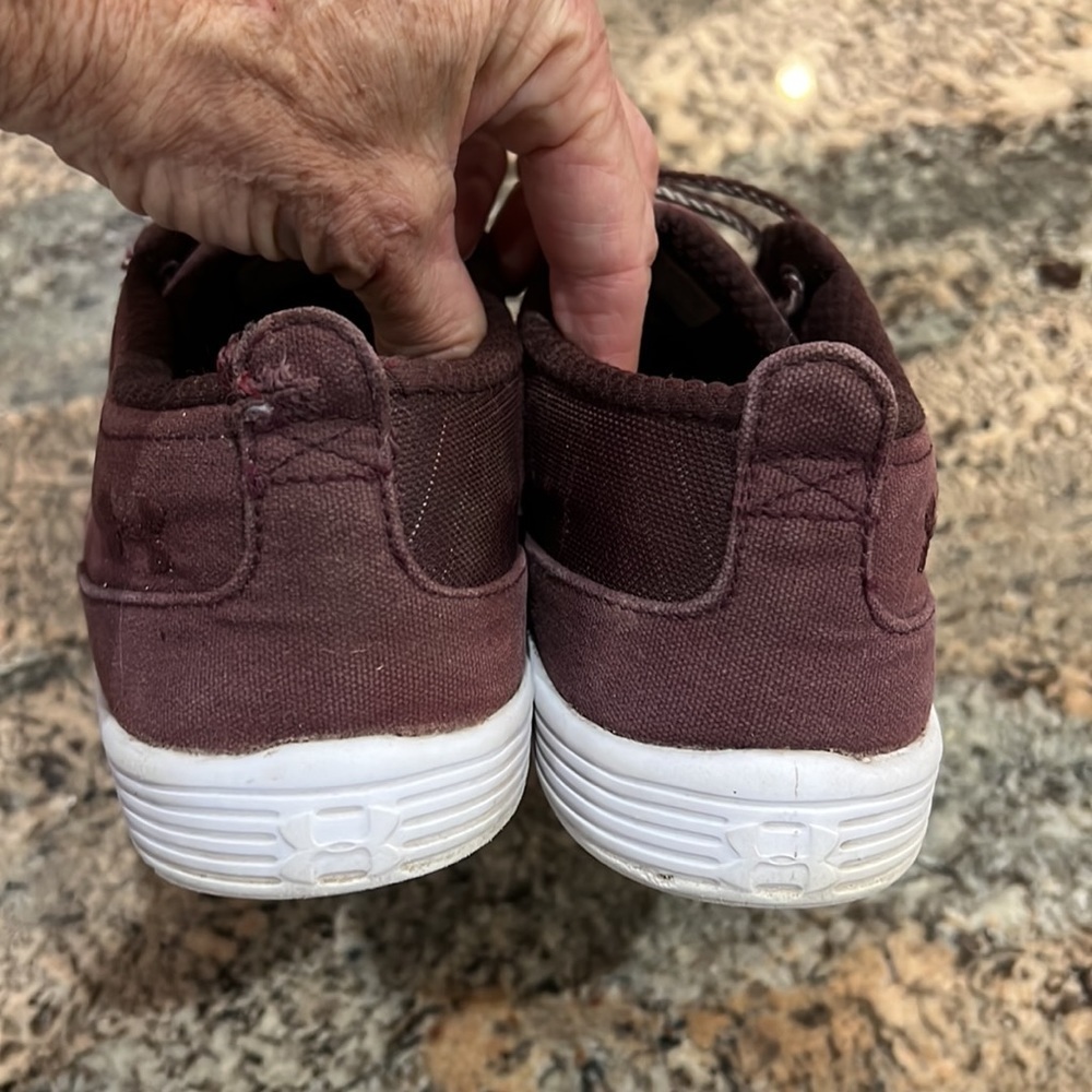 Under Armour Shoes - Picture 4 of 10